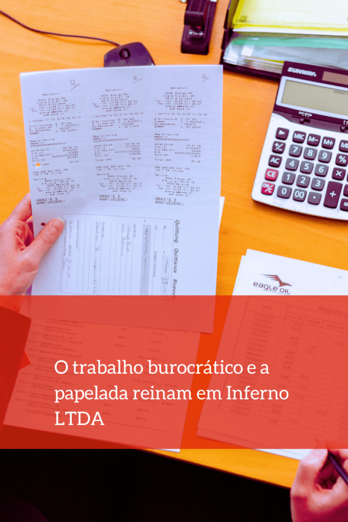 Foto de papéis, documentos, arquivos, calculadora, papelada, computador e grampeador. 